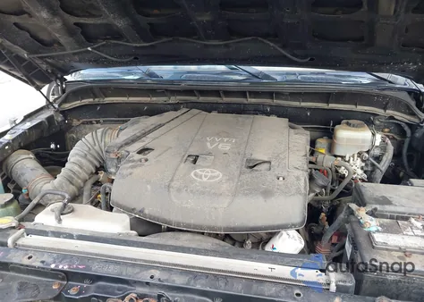 2008 Toyota Fj Cruiser z USA, uszkodzony, nr VIN JTEBU11F98K008759